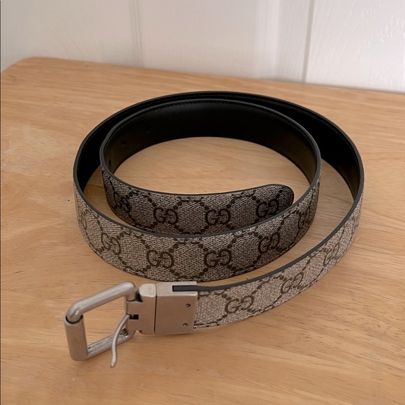 Gucci Men's Reversible Classic Brown GG Monogram to Solid Black Belt - Picture 1 of 16